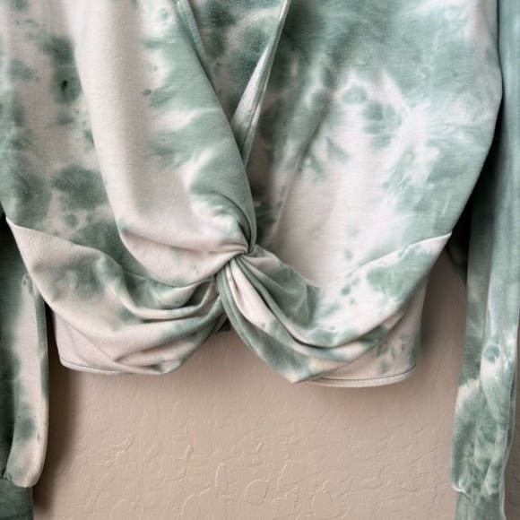 Nordstrom Oli Viv Tie Dye Comfy V Back Pullover V Back Sweater - Picture 3 of 10